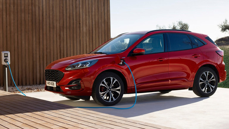 Σε πόση ώρα φορτίζει από οικιακή πρίζα το plug-in υβριδικό Ford Kuga;